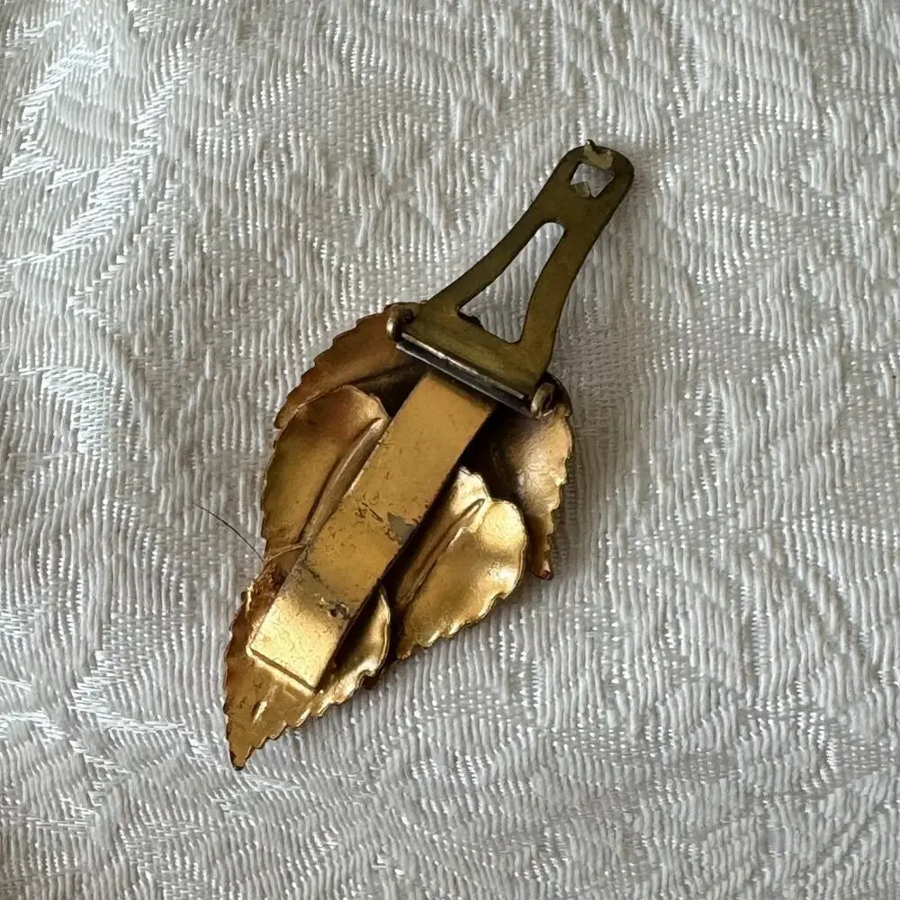 Antique Vintage Art Nouveau Layered Brass Falling Leaves Fur Scarf Clip Brooch
